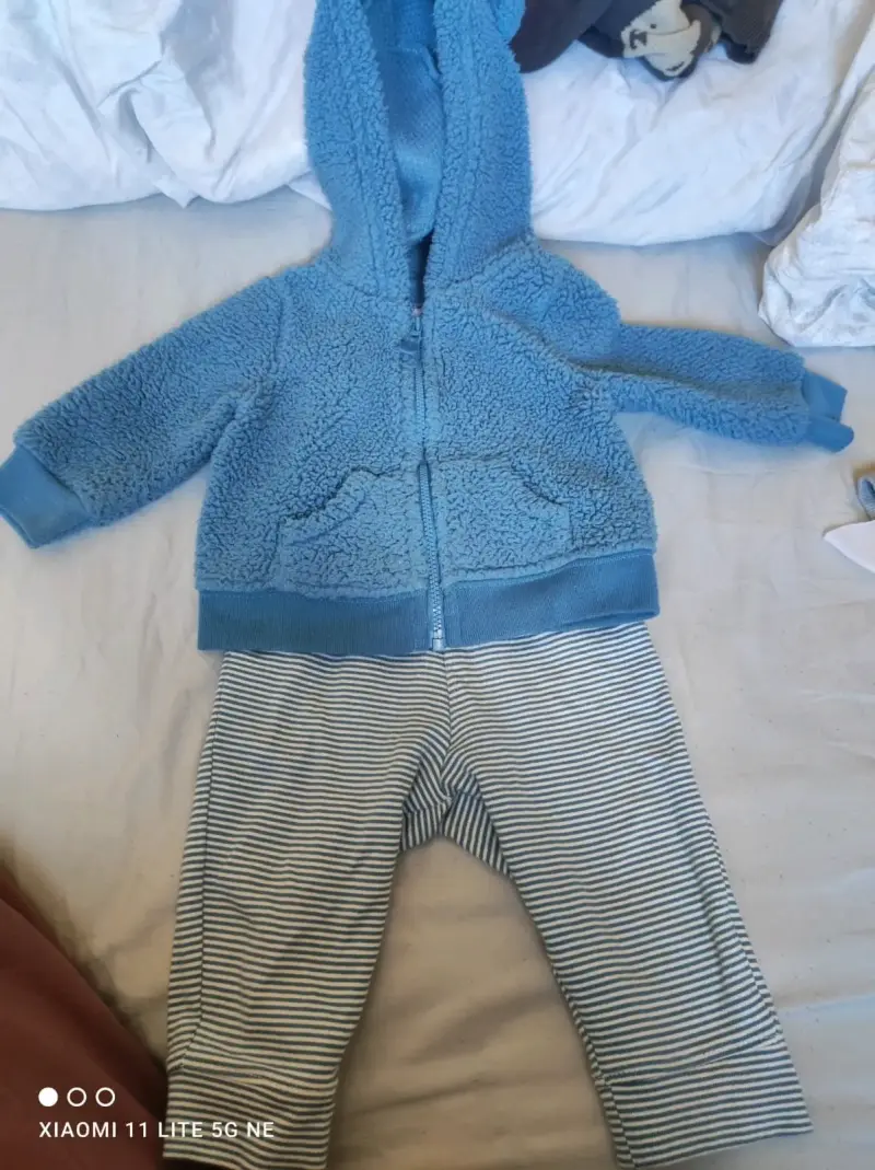 Conjunto de bebé azul con capucha - 3
