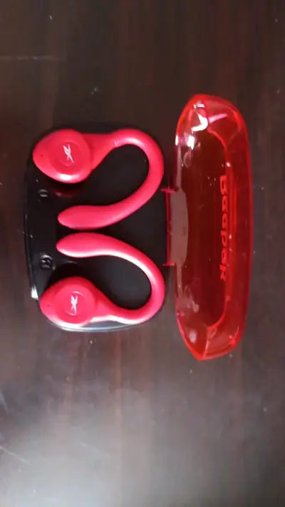 Audífonos inalámbricos deportivos Reebok rojos - miniatura 2