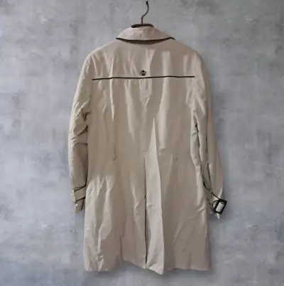 Abrigo beige para mujer con botones - miniatura 2