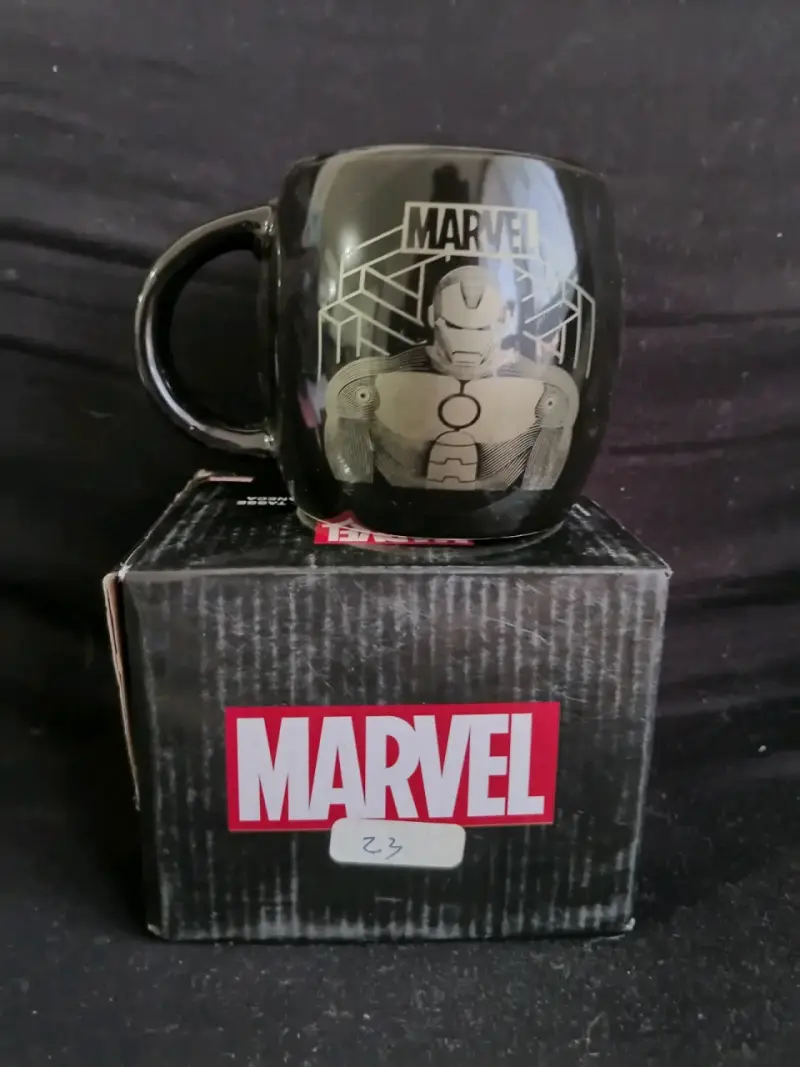 Taza Marvel Iron Man Negra