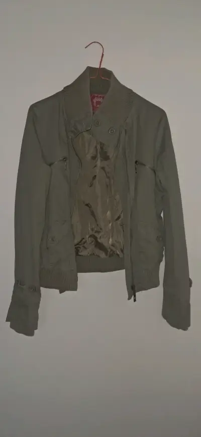 Chaqueta verde militar con cuello alto - miniatura 1