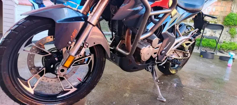 Moto Zontes ADV 310 en buen estado - 4
