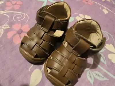 Sandalias de cuero para bebé color marrón - miniatura 3