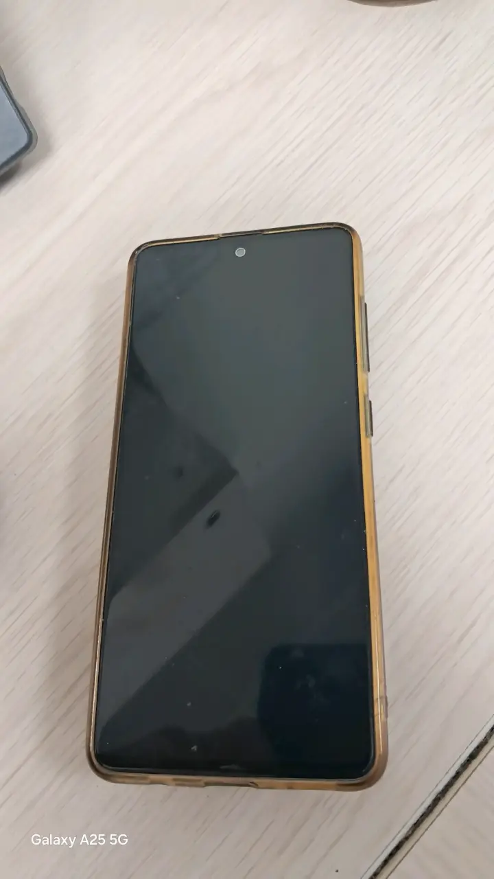 Samsung Galaxy A51 con funda - 1