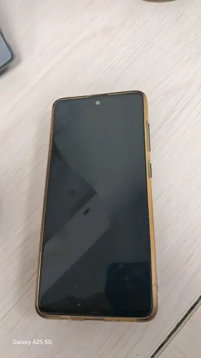 Samsung Galaxy A51 con funda - miniatura 1