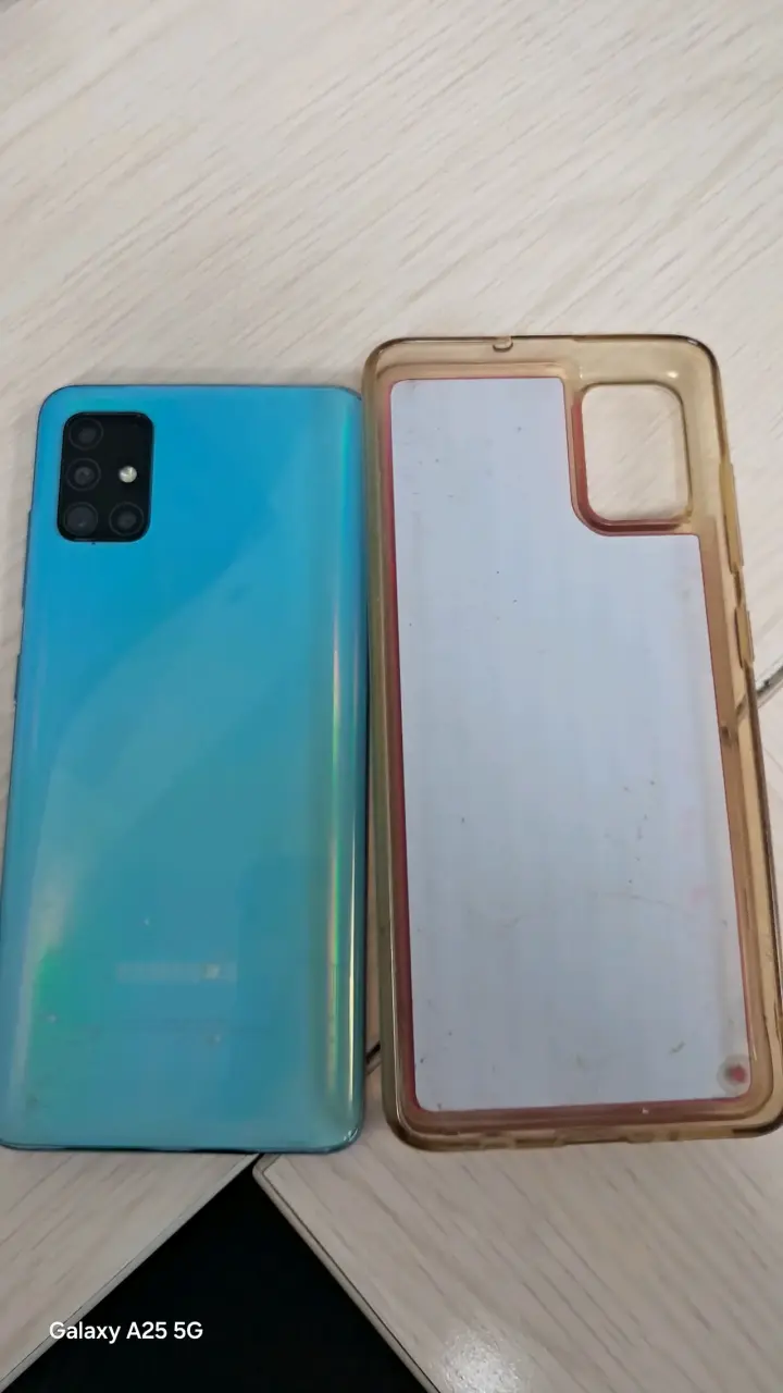 Samsung Galaxy A51 con funda - 3
