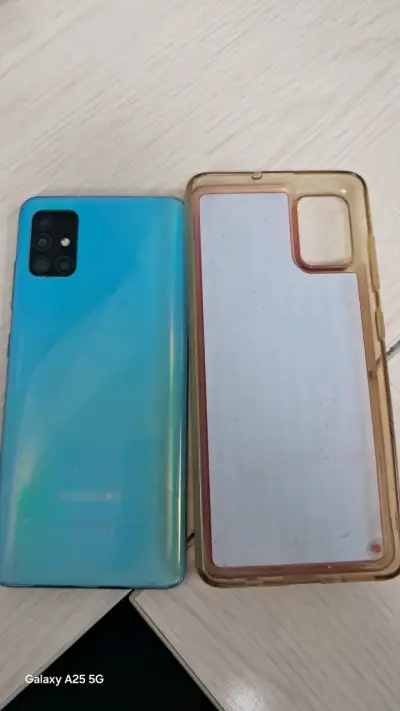 Samsung Galaxy A51 con funda - miniatura 3