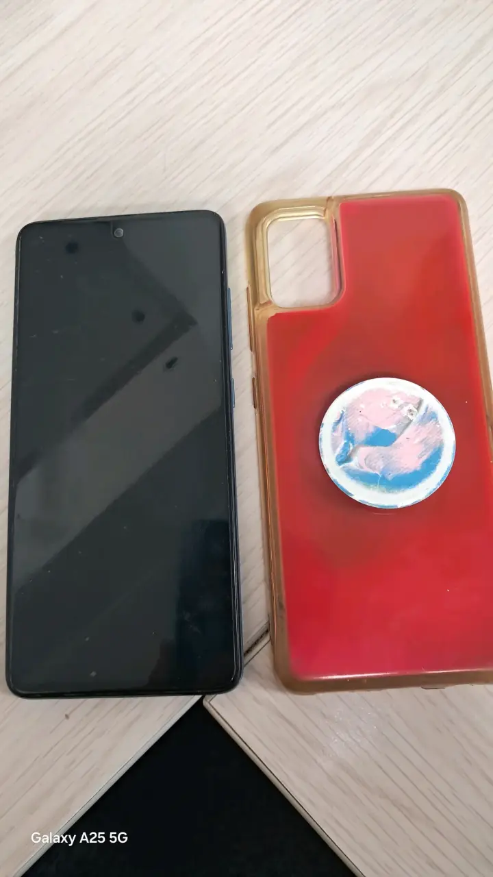 Samsung Galaxy A51 con funda - 4