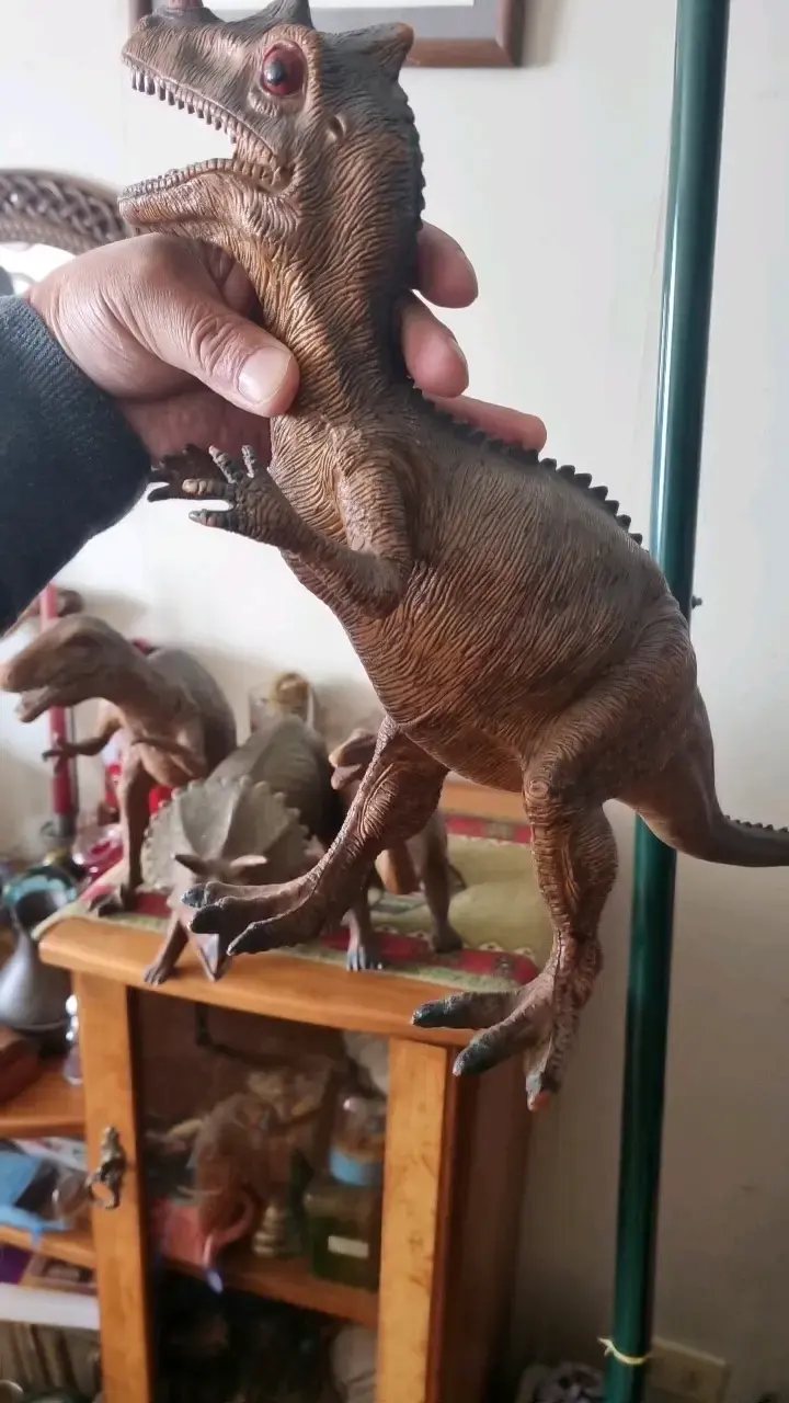 Figuras de dinosaurios de juguete en buen estado - 3