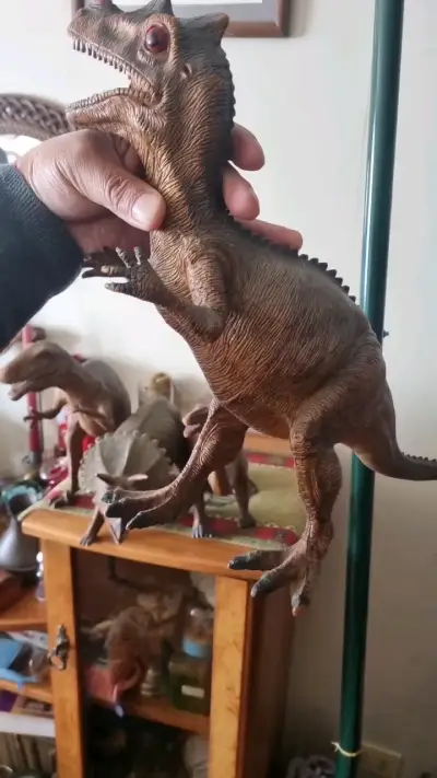 Figuras de dinosaurios de juguete en buen estado - miniatura 3