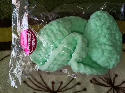 Scrunchies tejidos a crochet - miniatura 1