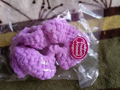 Scrunchies tejidos a crochet - miniatura 5
