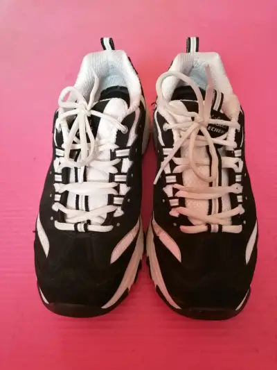 Zapatillas deportivas Skechers blancas y negras - miniatura 1