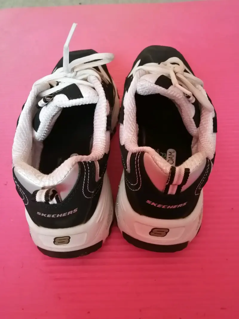 Zapatillas deportivas Skechers blancas y negras - 2