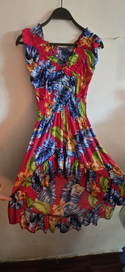 Vestido floral colorido para mujer - miniatura 1