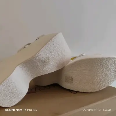 Sandalias de plataforma blancas N° 40 - miniatura 2