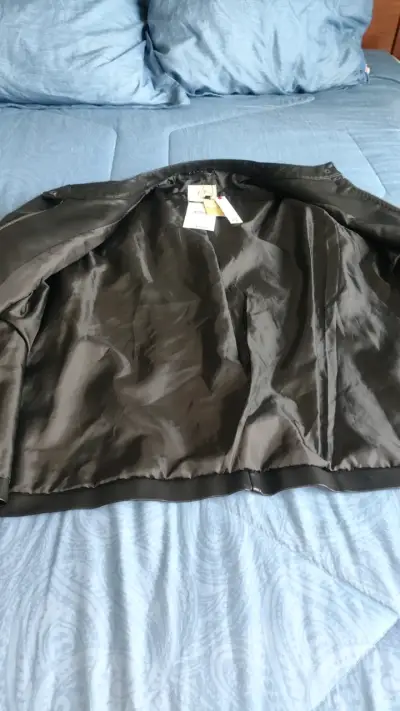 Chaqueta de eccuero cuero negra para mujer - miniatura 1