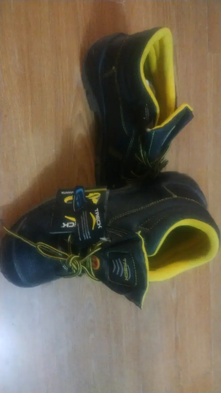 Botas de seguridad Treck negras con detalles amarillos - 2