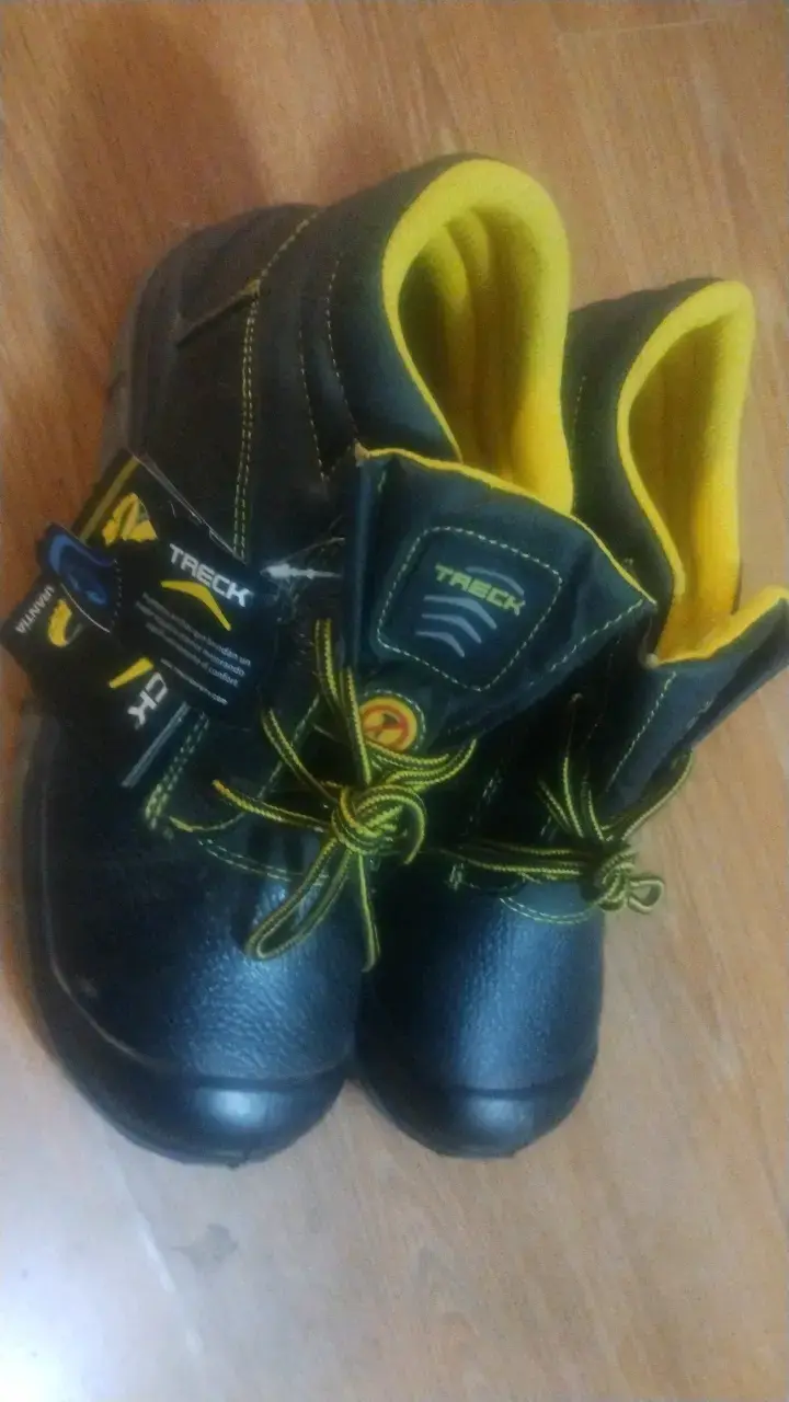 Botas de seguridad Treck negras con detalles amarillos - 4
