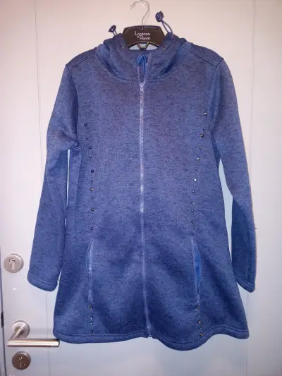 Chaqueta azul con capucha y cierre frontal - miniatura 1