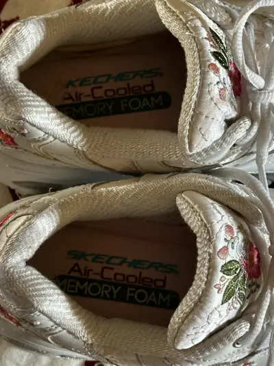 Zapatillas blancas con bordado floral Skechers - miniatura 6