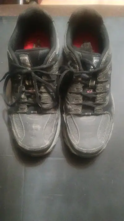 Zapatillas deportivas negras para hombre en buen estado - miniatura 1