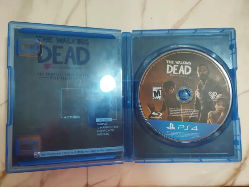 Juego PS4 The Walking Dead Primera Temporada Completa - 3