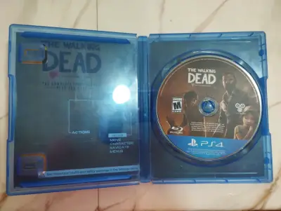 Juego PS4 The Walking Dead Primera Temporada Completa - miniatura 3