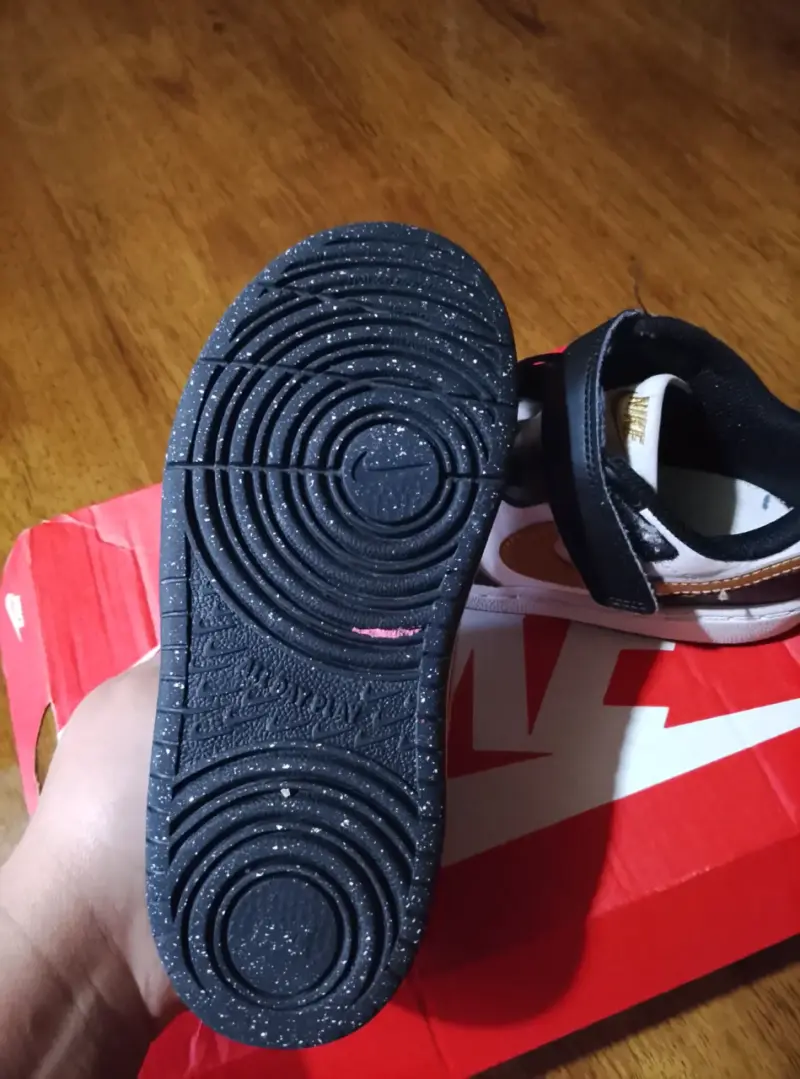 Zapatillas deportivas Nike rojas y negras - 3