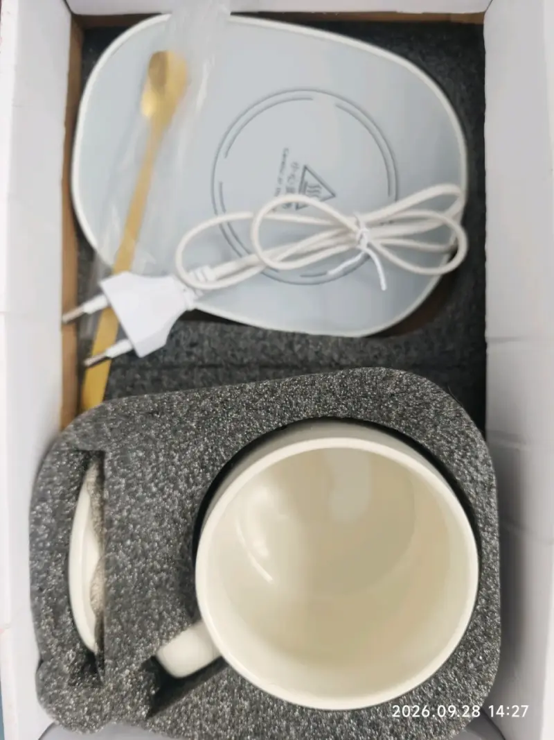 Taza con calentador eléctrico y cuchara dorada - 1
