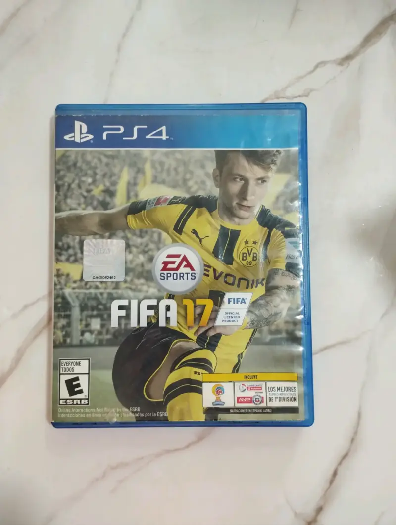 Juego FIFA 17 para PS4 en buen estado - 1