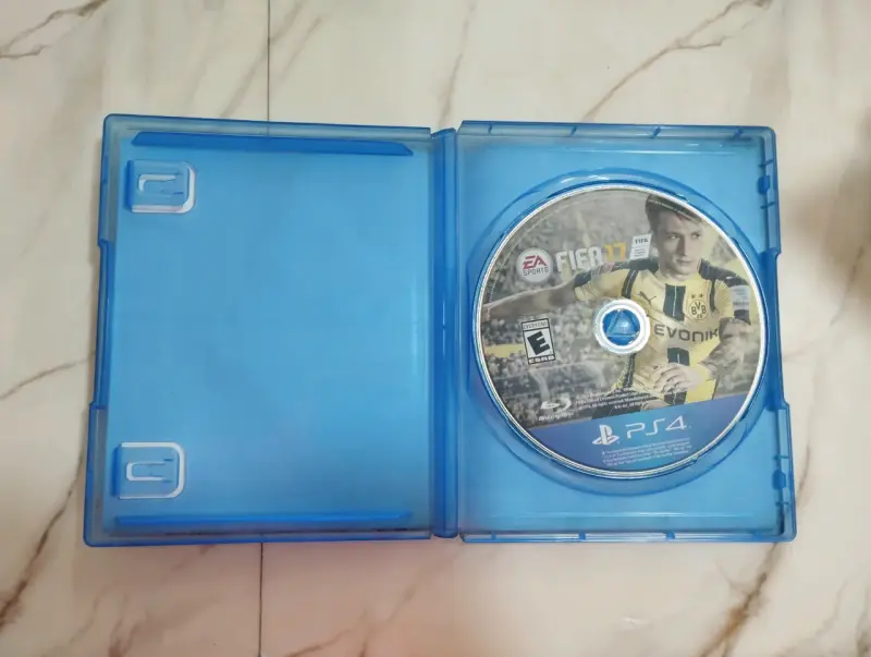 Juego FIFA 17 para PS4 en buen estado - 3