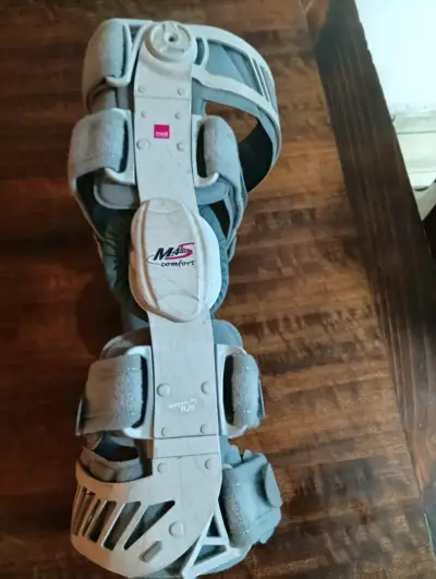 Rodillera ortopédica ajustable Medi M4s Comfort - miniatura 1