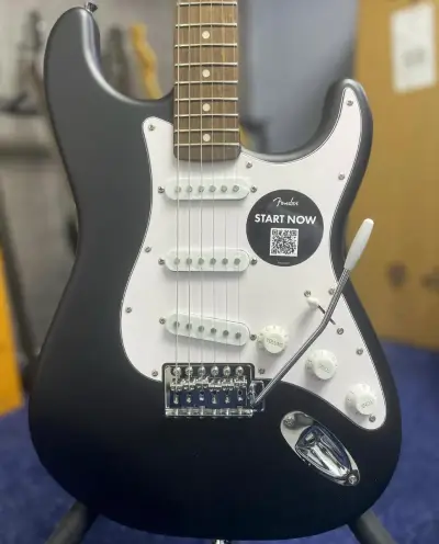 Guitarra eléctrica Squier Stratocaster negra - miniatura 2