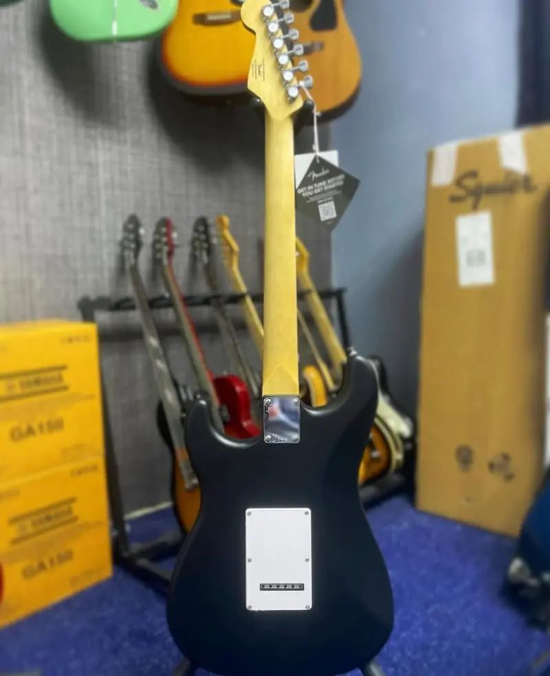 Guitarra eléctrica Squier Stratocaster negra - 4