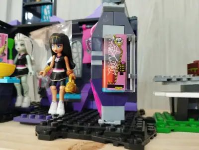 Set de construcción Monster High con figuras - miniatura 3
