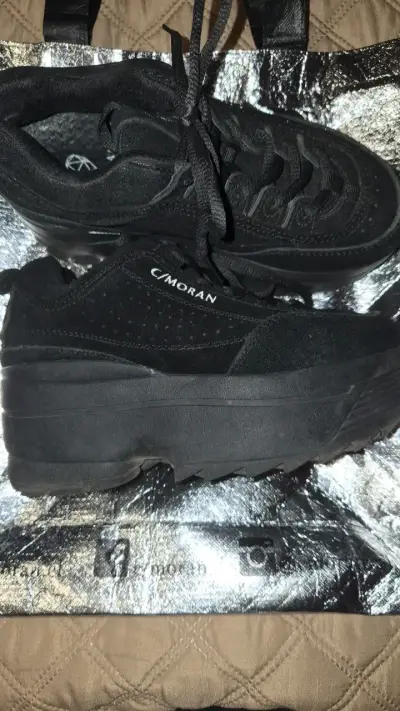 Zapatillas negras de plataforma numero 35 C/Moran - miniatura 2
