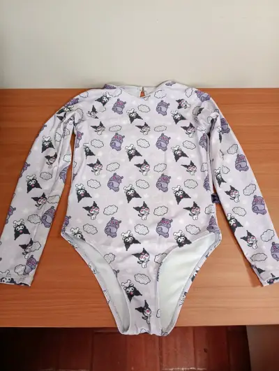 Traje de baño con estampado de Kuromi - miniatura 1