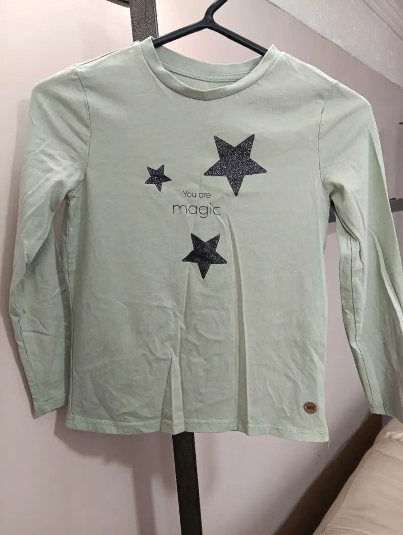 Polera manga larga verde con estrellas "You are magic" - 3