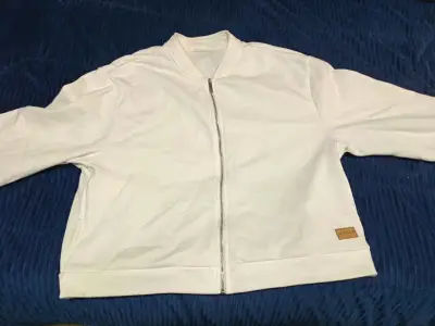 Chaqueta blanca de mujer con cierre - miniatura 1