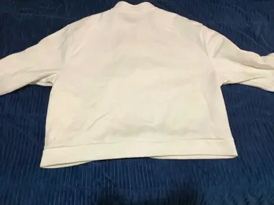 Chaqueta blanca de mujer con cierre - miniatura 2