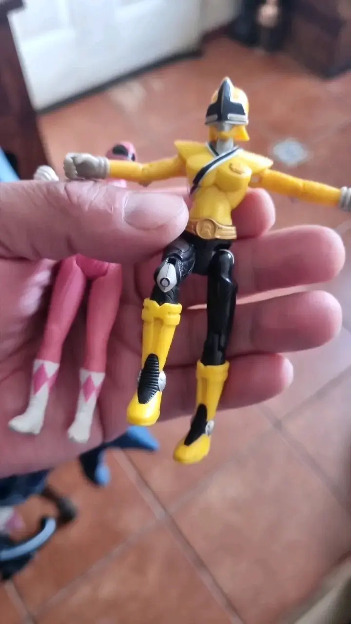 Figuras de acción Power Rangers rosa y amarillo - 2