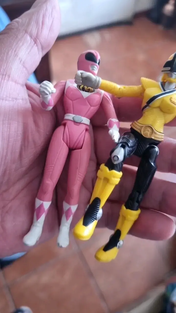Figuras de acción Power Rangers rosa y amarillo - 3