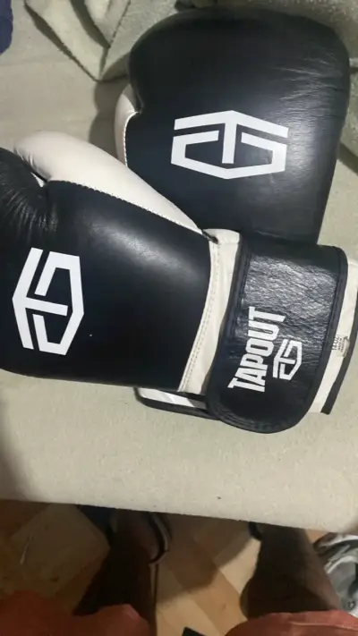 Guantes de Boxeo Tapout 14oz Negro y Blanco - miniatura 5