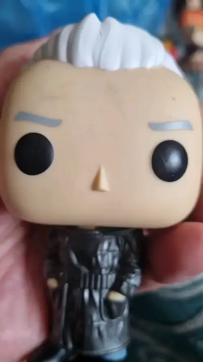 Figura coleccionable Funko Pop de personaje con abrigo - miniatura 5