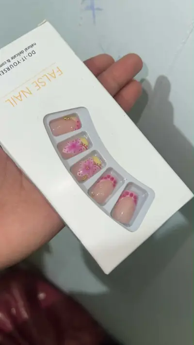 Set de Uñas Postizas Decoradas Florales y Azules - miniatura 1