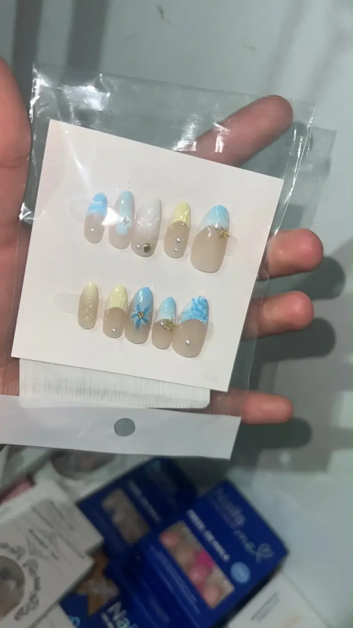 Set de Uñas Postizas Decoradas Florales y Azules - 6