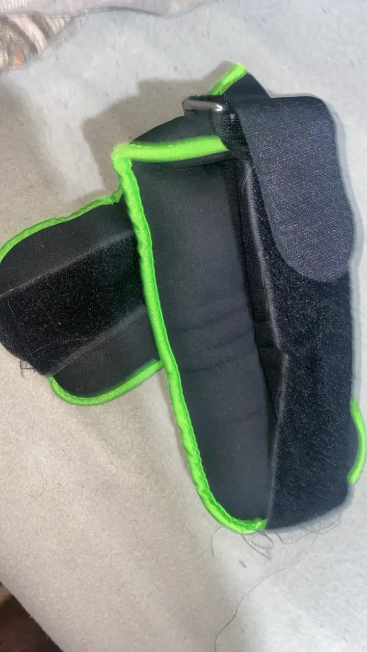 Pesas de tobillo negras con bordes verdes - 3