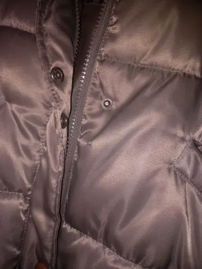 Chaqueta acolchado con capucha de piel sintética - miniatura 3