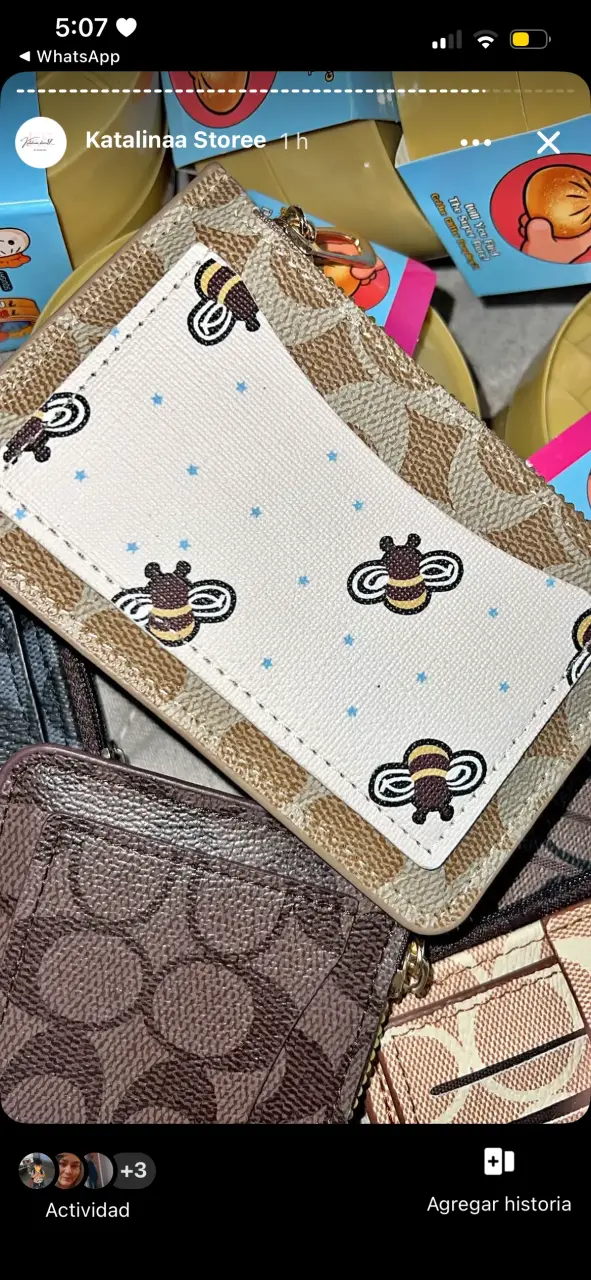 Portatarjetas de cuero con diseño de corazones - 2